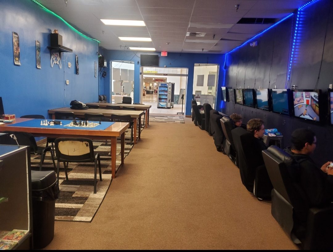 Gaming stations and game tables at Play Live