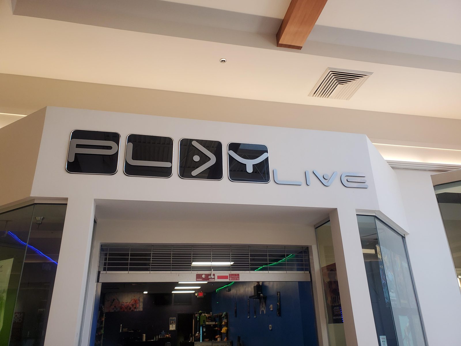 Play Live storefront in South Hill Mall